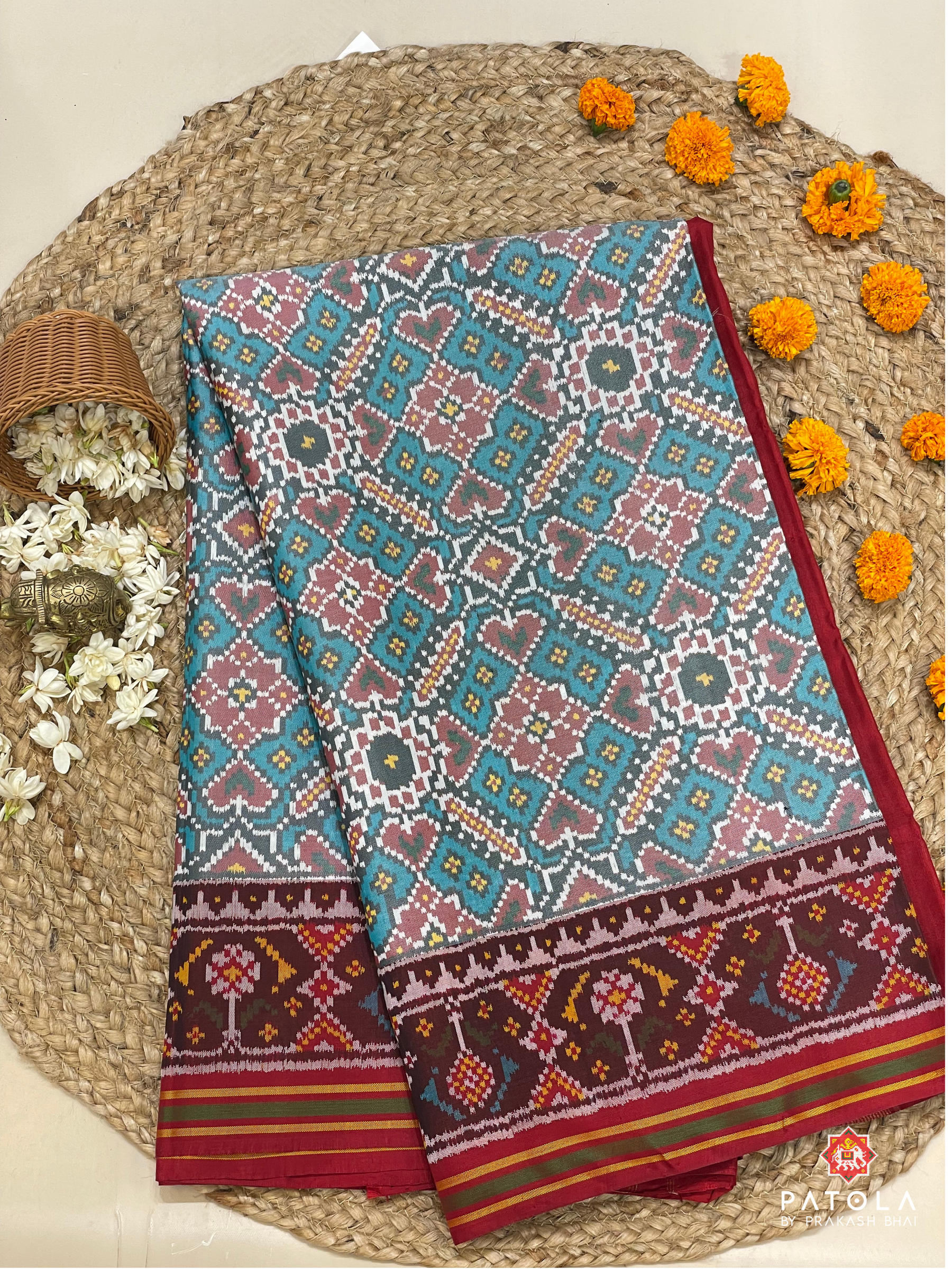 Manekchowk Design With Traditional Border Pallu Contrast Semi Double Ikat Saree